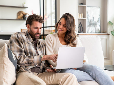 Clascoterone tegen haaruitval: Werkt deze acnebehandeling echt bij kaalheid?