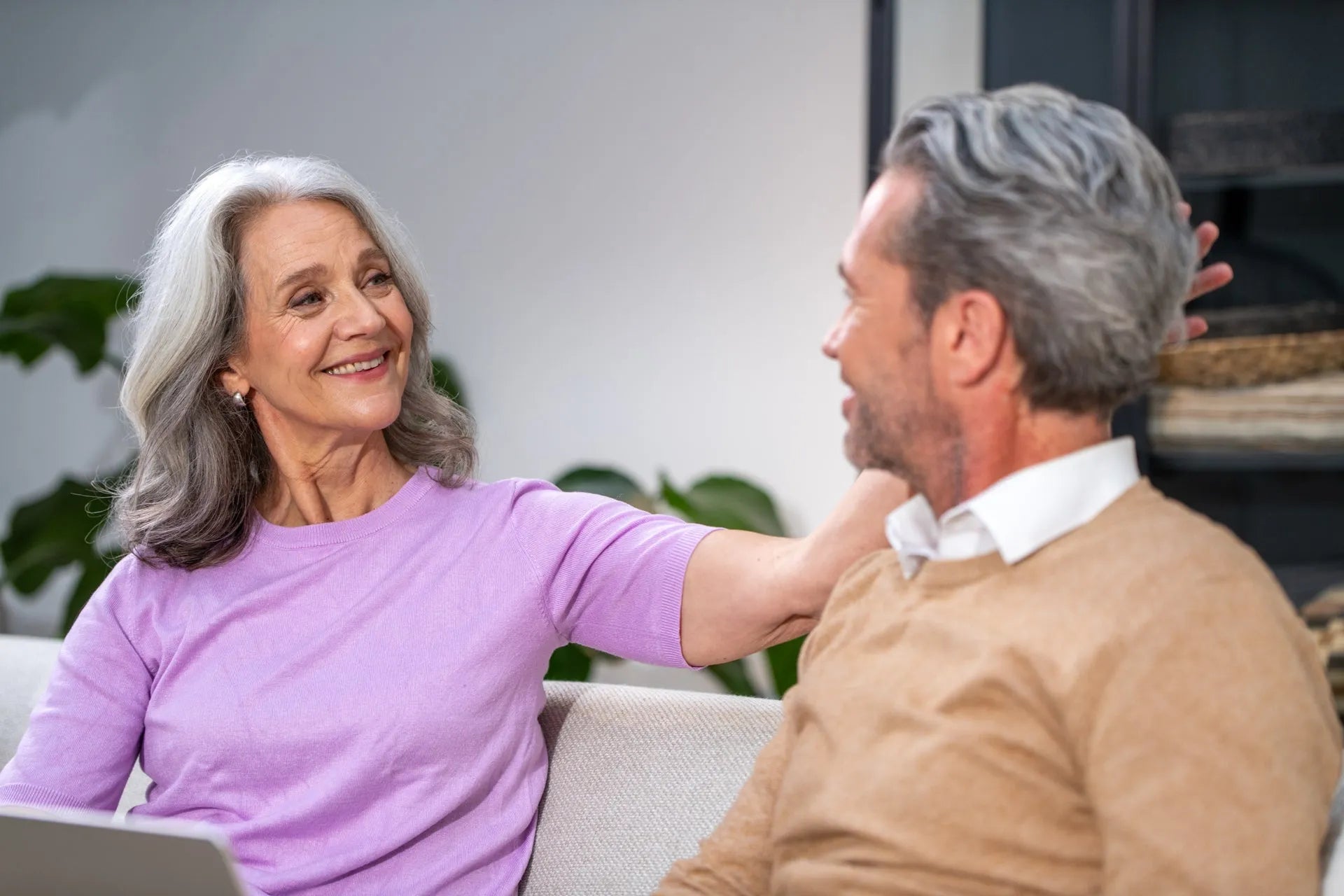 Grijs haar tegengaan met Greyverse en Darkenyl | Hairgivers