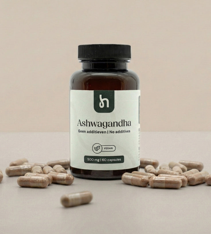 Ashwagandha potje met capsules ervoor